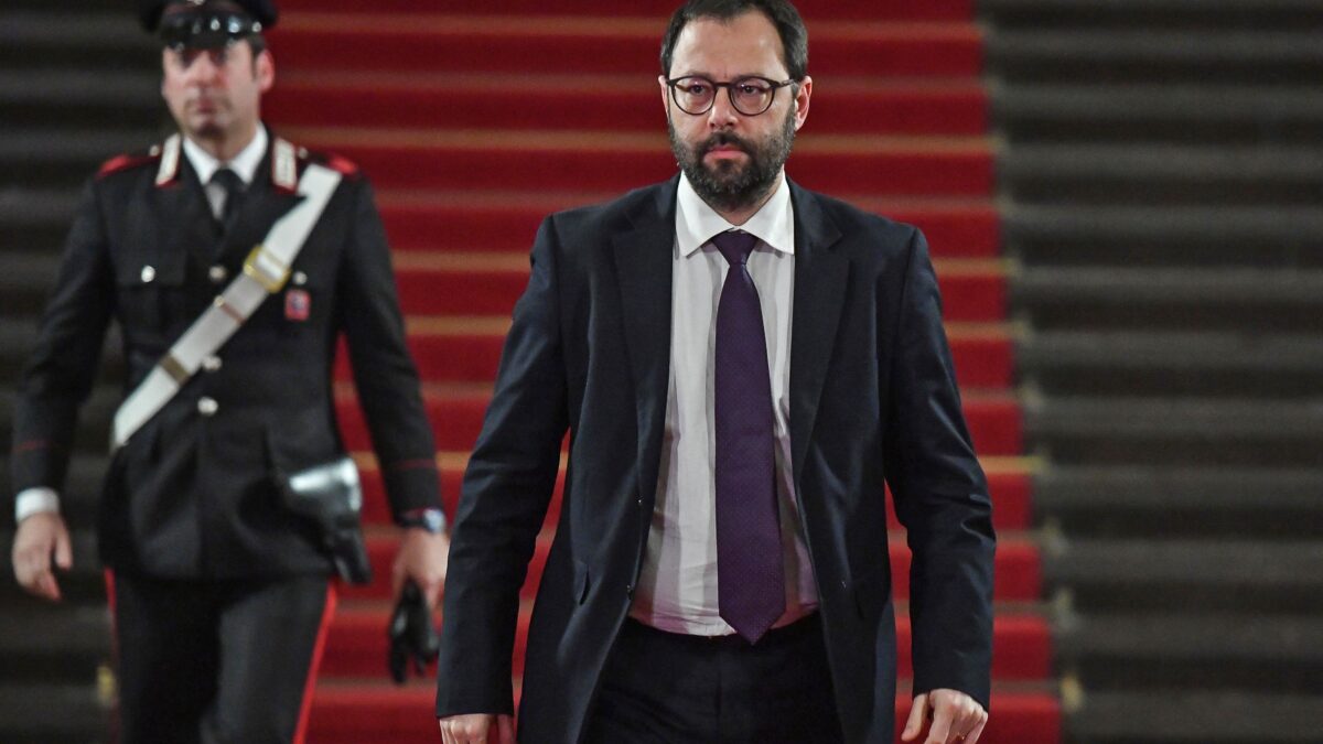 Positivi due assessori di Bonaccini. Patuanelli va da sano in quarantena
