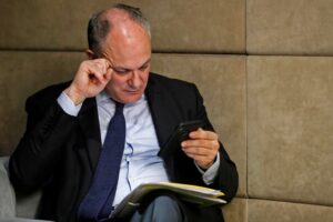 Gualtieri sta consegnando a Bruxelles i nostri portafogli