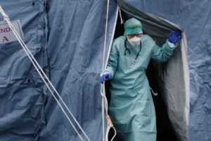 Il morbo avanza e fa scattare il piano letti