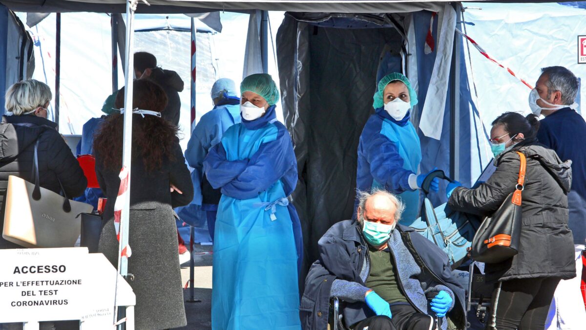 Le famiglie dei disabili gravissimi: «Ci lasciano soli, è come morire»
