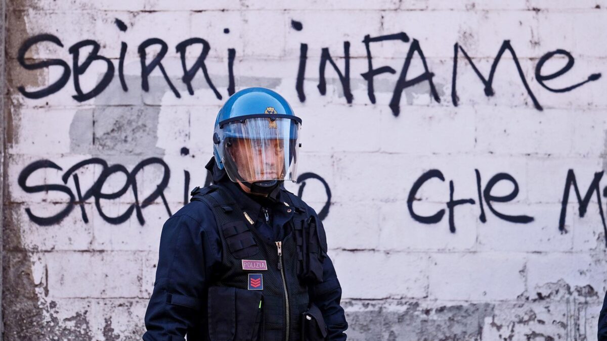 Ancora pacchi bomba. Ma l’odio rosso non suscita scandalo