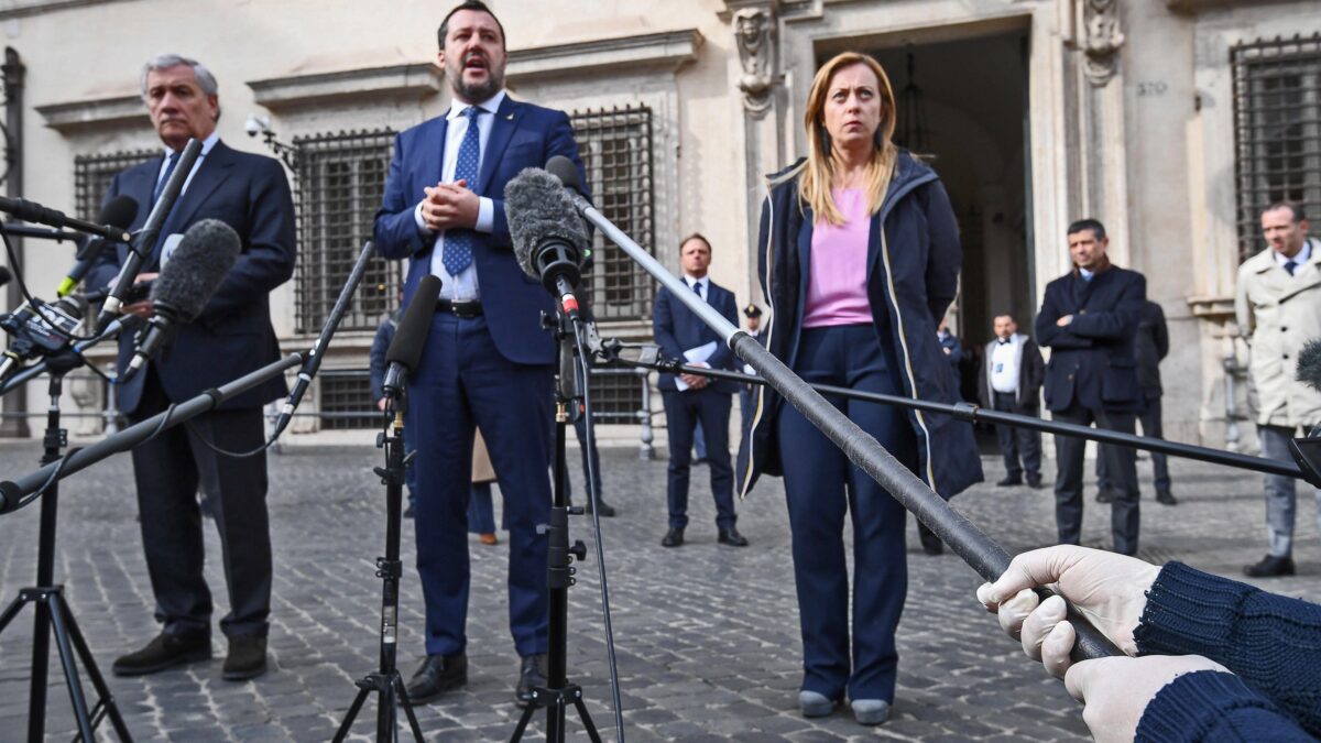 Il centrodestra vuole una cura choc. Ma i giallorossi fanno ancora melina