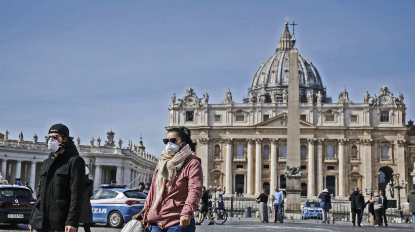 Chiude anche San Pietro, ma il Papa invita i preti a visitare gli ammalati