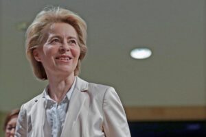 Ma quanto è generosa l’Ue: «Non vi lasceremo soli». Poi annuncia una mancetta