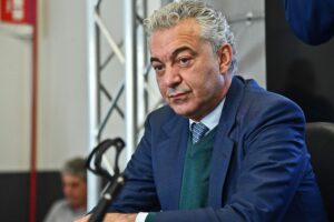 Il commissario alle mascherine ammette: «La metà  arriverà a emergenza finita»