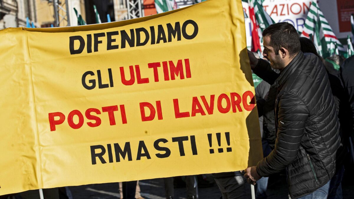 «Se non c’è sicurezza chiudere le aziende». La Lombardia lo fa già