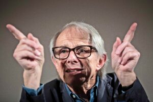 Gli ultrà della tolleranza cacciano Ken Loach