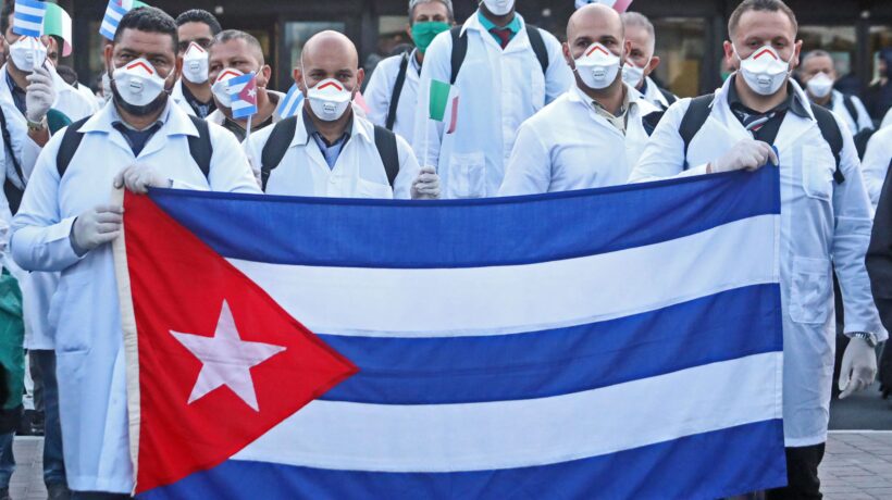 Il M5s trasforma gli aiuti in cambiali: «Via le sanzioni a Iran, Cuba e Siria»
