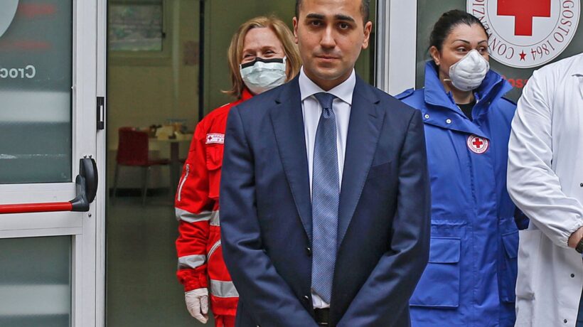 Di Maio lancia un timido allarme porti. Il suo governo fa finta di non sentire