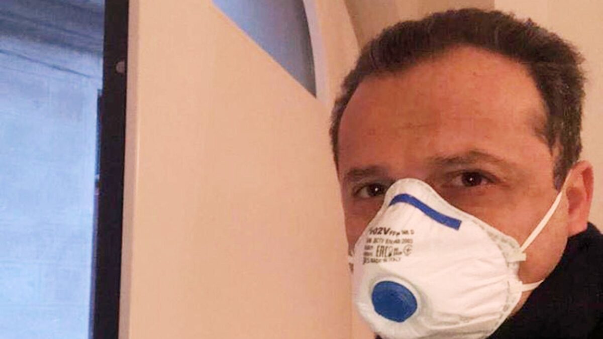 Il Viminale va in crisi per un modulo ma trova il tempo di punire De Luca
