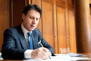 Ora sono tutti contro la Ue, ma il Pd è pronto a tradire