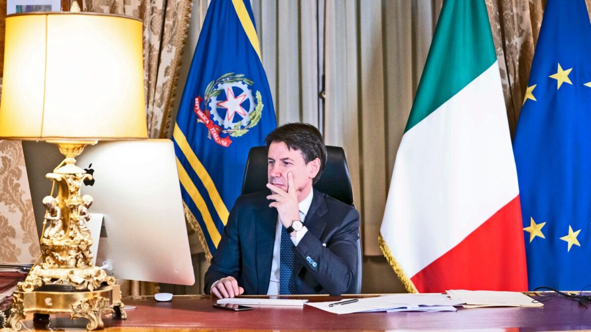 Medici senza le mascherine e record mondiale di morti. Ma Conte «rifarebbe tutto»
