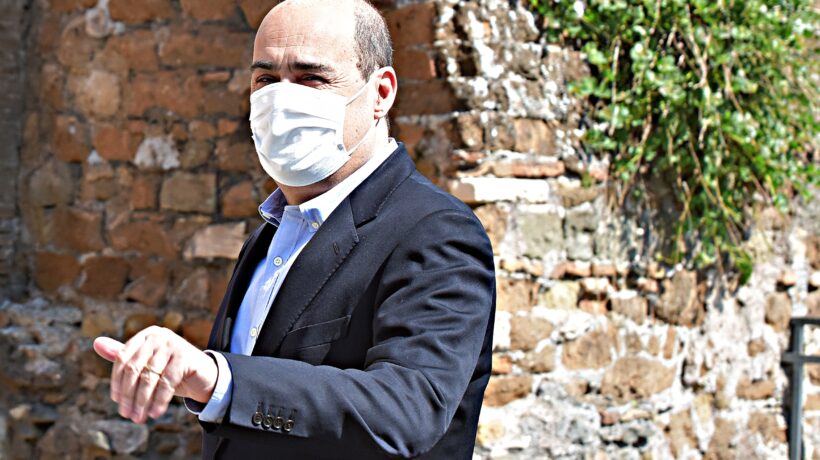 «Quella società non ha abilitazioni». La polizza di Zingaretti è farlocca