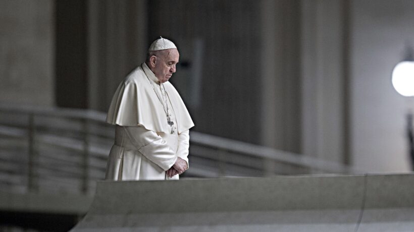 «Non favoriamo i sovranisti». Il cerchio magico del Papa impone la frenata sulle messe