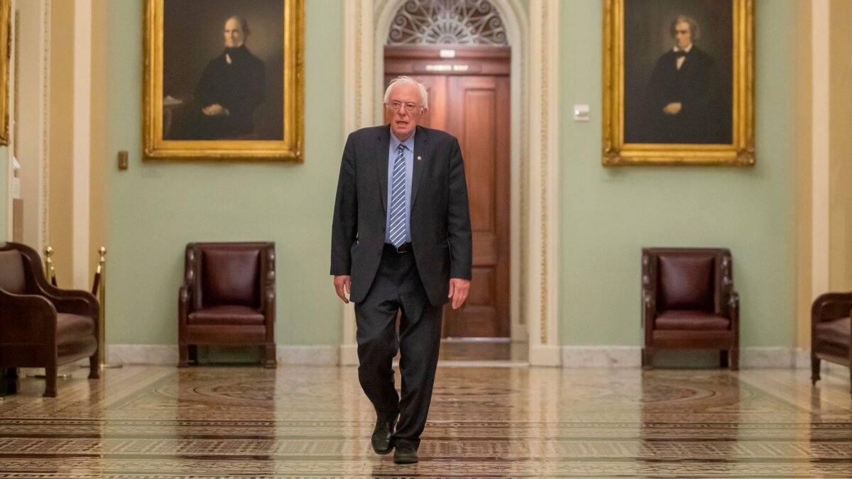 Sanders si ritira e l’establishment brinda