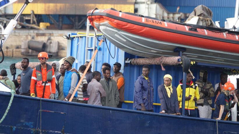Mandiamo navi per la quarantena dei migranti
