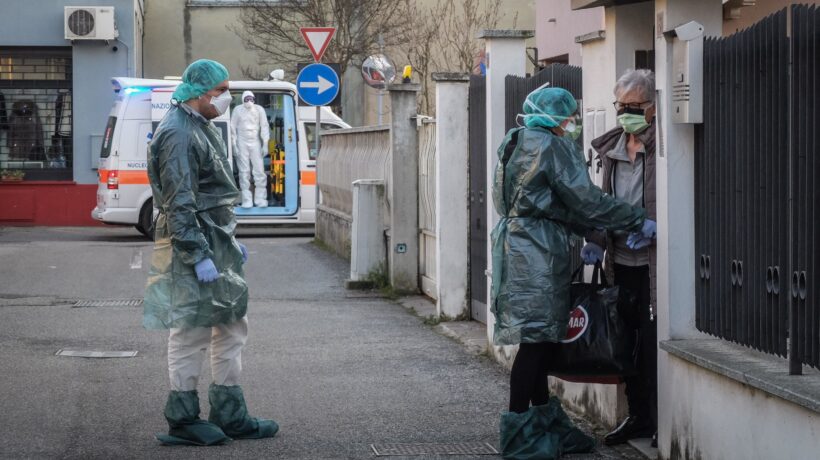 Nonni agli arresti, mafiosi liberi