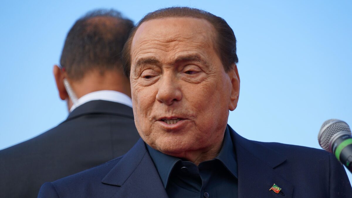 Il Cavaliere si gode i disastri di Giuseppi