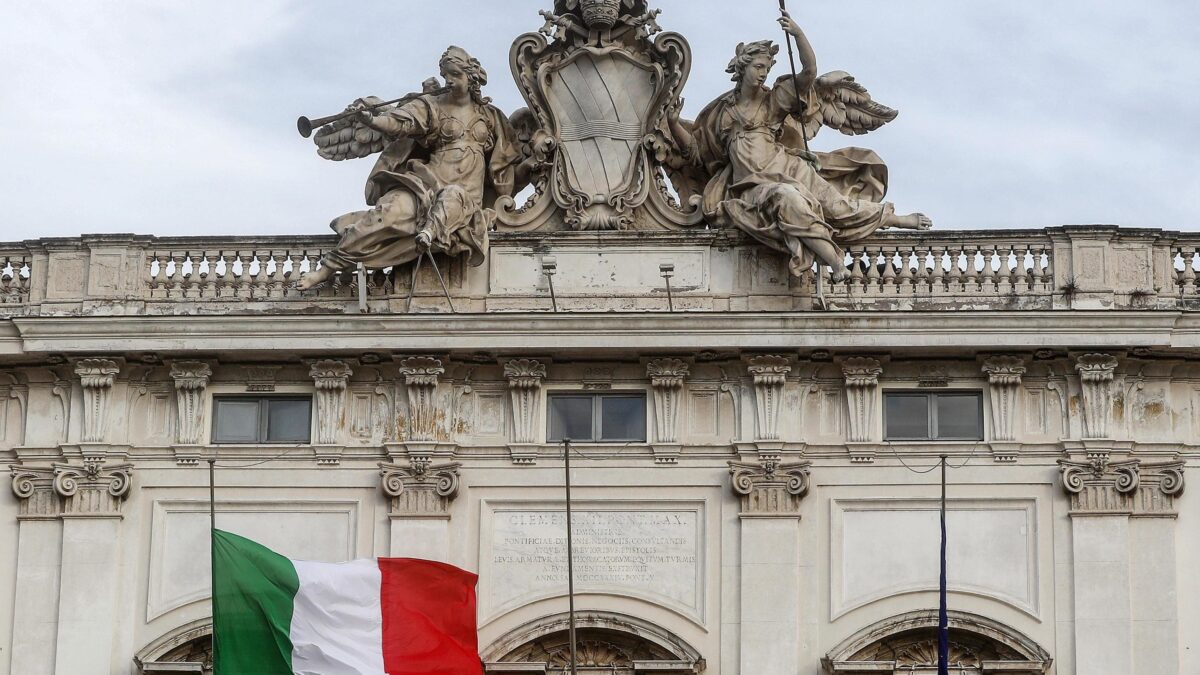Gay, Pro Vita e Famiglia: «Consulta faccia prevalere il buon senso. Mercimonio bambini va sanzionato»