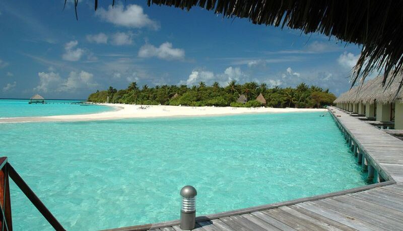 Turisti italiani prigionieri da un mese alle Maldive. «Siamo alla terza quarantena»