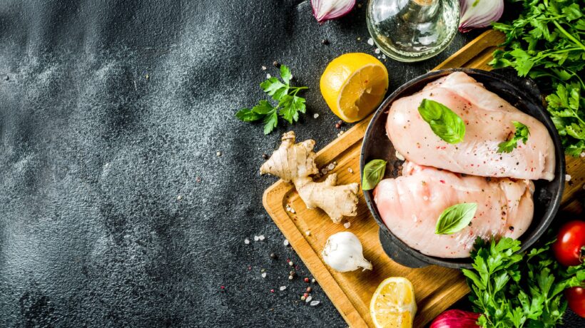 Cuciniamo insieme: scaloppine saporose all’acciuga con carciofi in padella