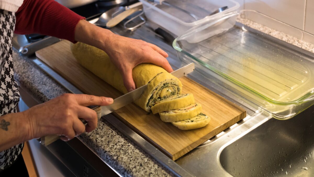 Cuciniamo insieme: rotolo di pasta lievitata con ricotta e asparagi