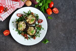 Cuciniamo insieme: millefoglie di melanzane, capesante e mozzarella di bufala con pesto al basilico