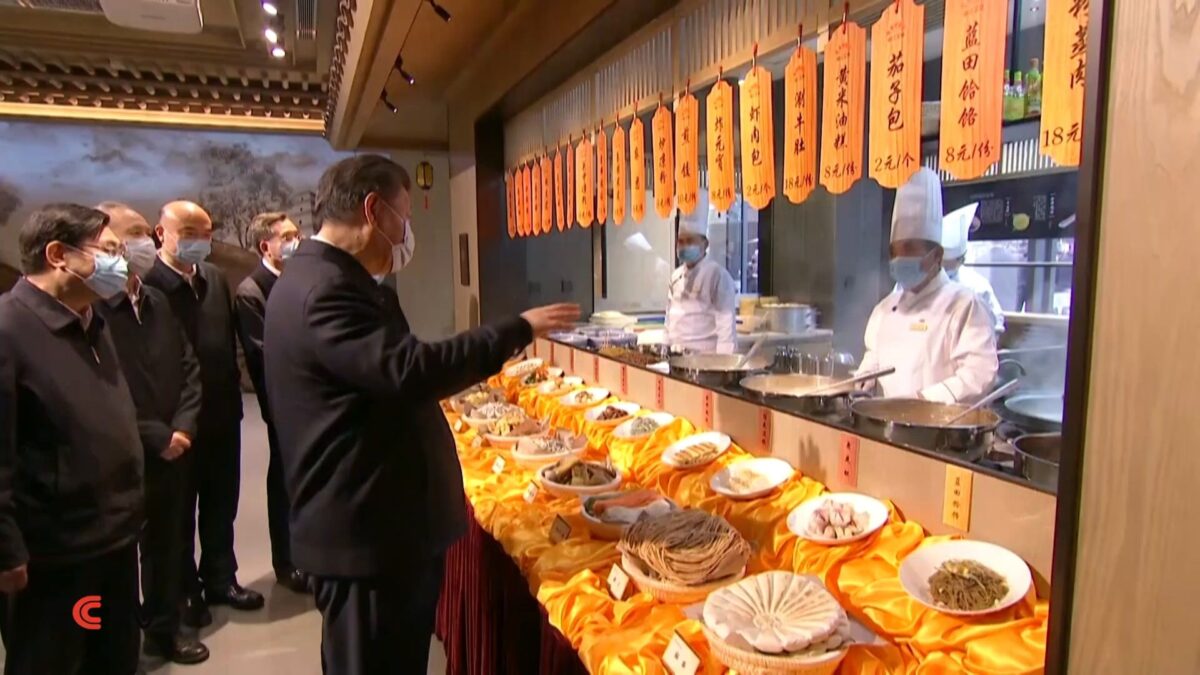 Il video di Cctv: la visita di Xi al distretto commerciale di Xi’an