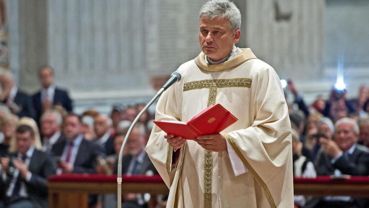 Il cardinal Bolletta finanzia i trans. I giudici danno soldi agli immigrati