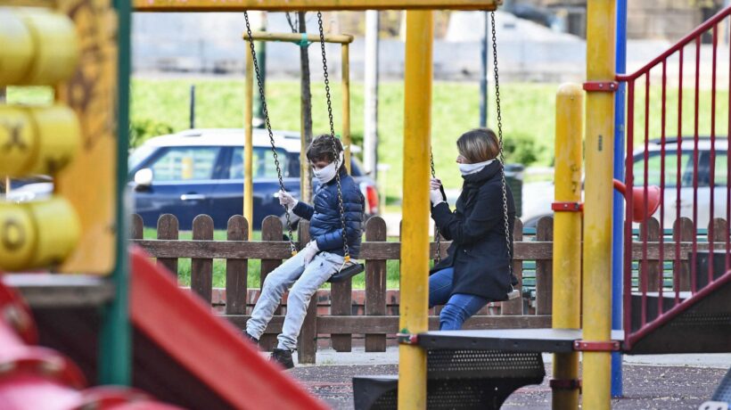 Animali a spasso, i figli no: tutti contro il Viminale