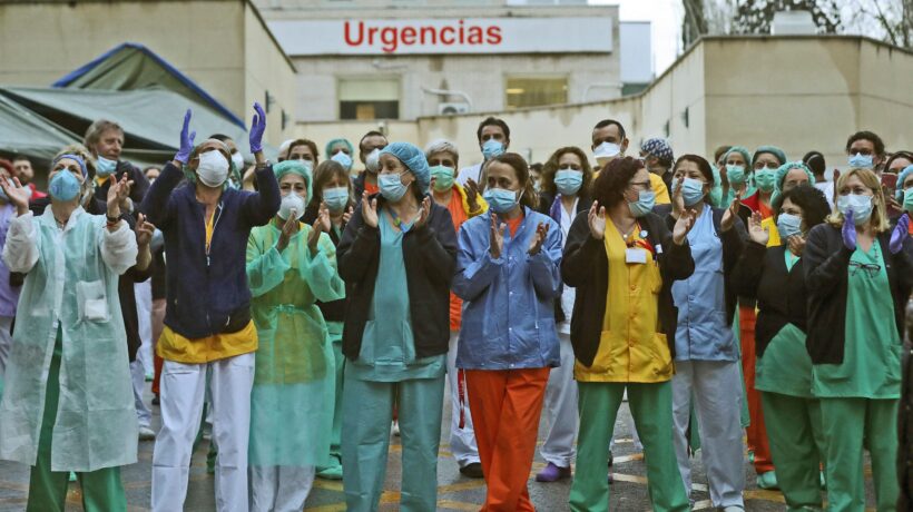 Spagna, ordine choc ai medici in corsia: «La morte nelle case è l’opzione migliore»