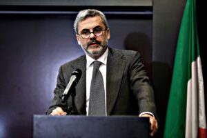 L’uomo che tratta per noi a Bruxelles negoziò per Etruria e banche venete