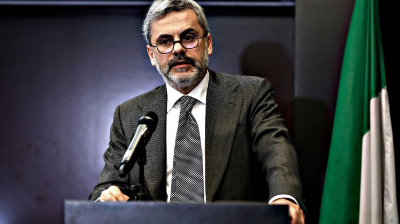 L’uomo che tratta per noi a Bruxelles negoziò per Etruria e banche venete