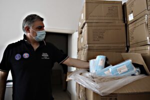 Mascherine, dopo il caos inizia la distribuzione gratis. Ma ci vorranno 2-3 giorni