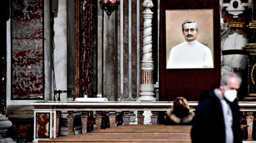 Altre denunce per chi va in chiesa anche se tra i banchi sono solo in tre