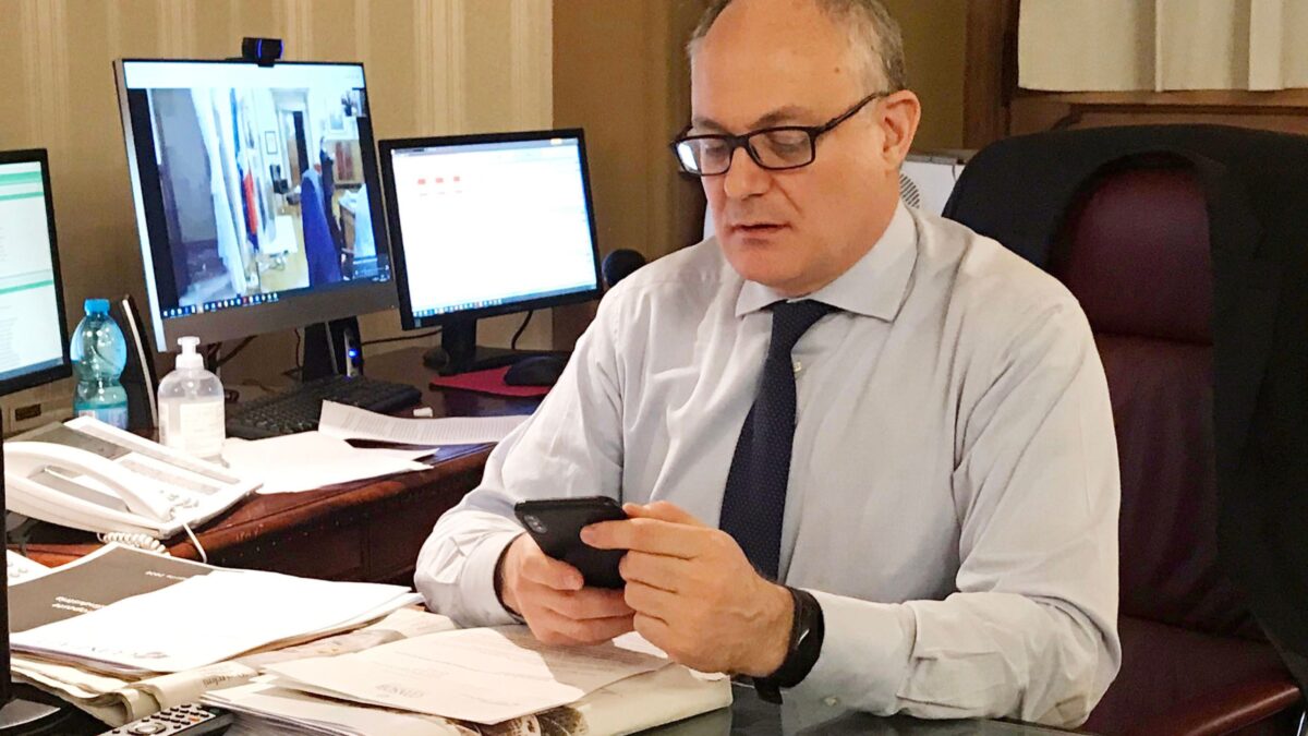 Gualtieri firma il disastro perfetto. Non porta a casa nulla e poi esulta