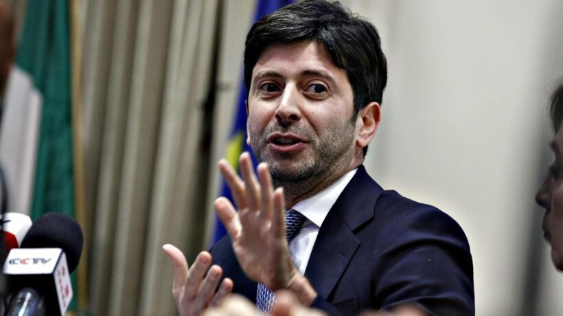 L’ordine di Speranza alle Regioni: malati di Covid in ospedale