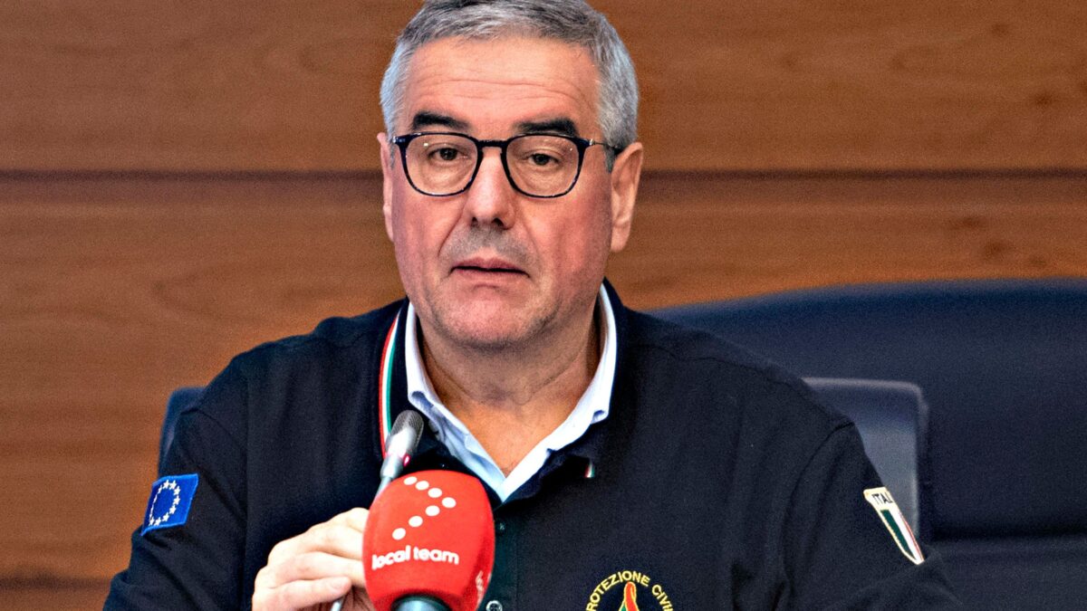 Altri 454 morti. Per la prima volta cala il numero di persone positive