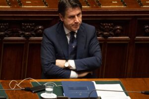 Conte crede ancora alla farsa di Bruxelles. Solo Parigi la smonta