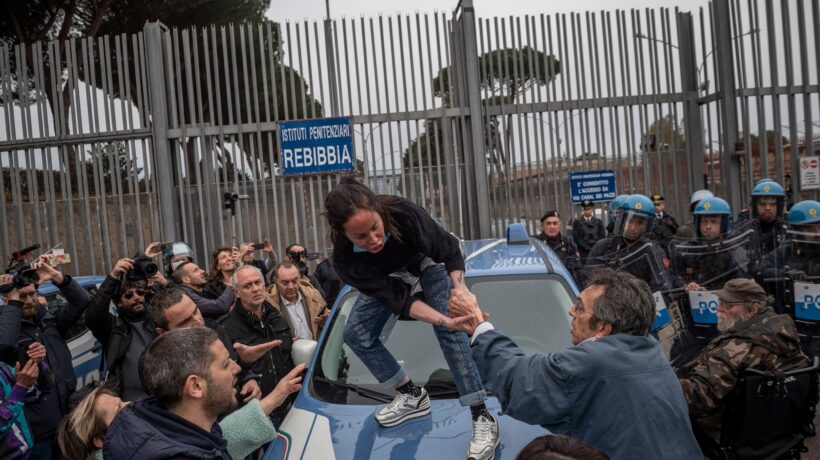 «Rivolte usate per le scarcerazioni». Per i pm c’era un piano dietro il caos