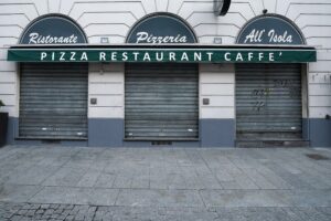 Regole assurde e in ritardo. Molti ristoranti non riapriranno