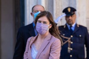 La Boschi s’arrampica sugli specchi e accusa la Meloni di… maschilismo