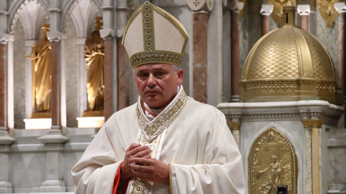 Il cardinal Bolletta vuole un premio per aver finanziato trans e okkupanti