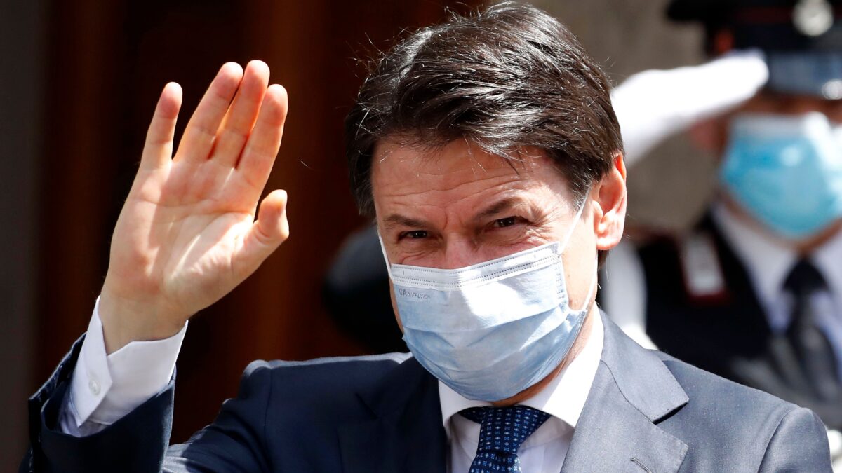 Conte vuole richiuderci in casa per nascondere i suoi fallimenti