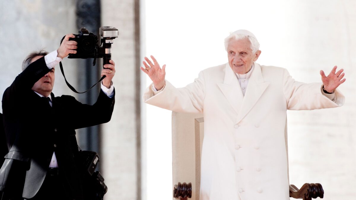 Ratzinger racconta l’amico Wojtyla: «Scosse una Chiesa piena di dubbi»