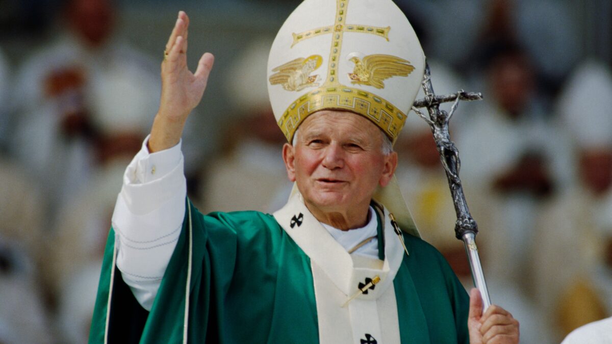 Il centenario di San Giovanni Paolo. II Papa che insegna ad amare la patria