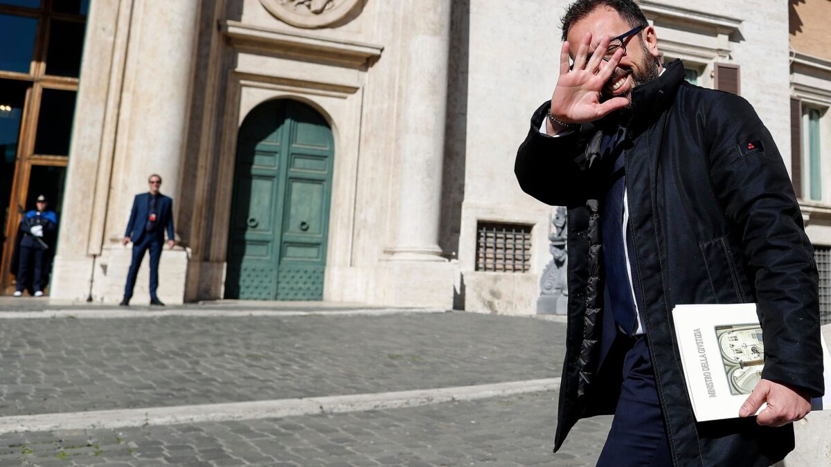 Il capo del Dap sbaglia e se ne va. Bonafede fa errori peggiori e resta
