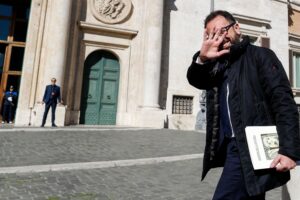 Il capo del Dap sbaglia e se ne va. Bonafede fa errori peggiori e resta