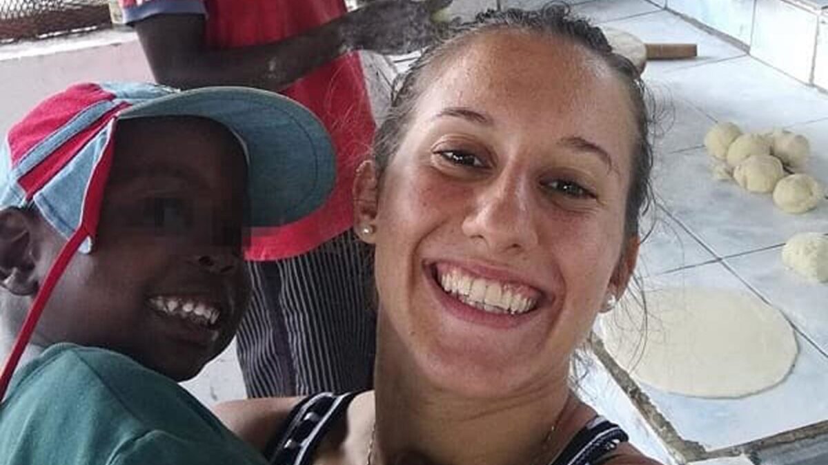 I servizi liberano da Al Shabaab Silvia Romano: sta bene
