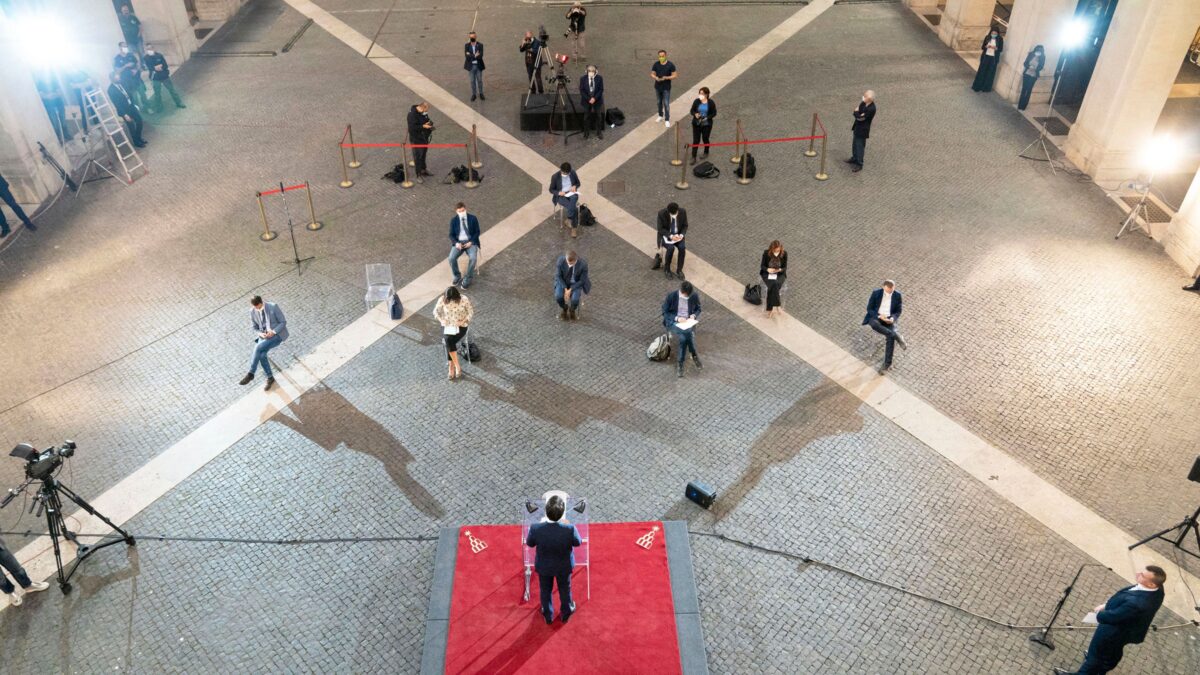 Re Giuseppi tratta i giornalisti come servi